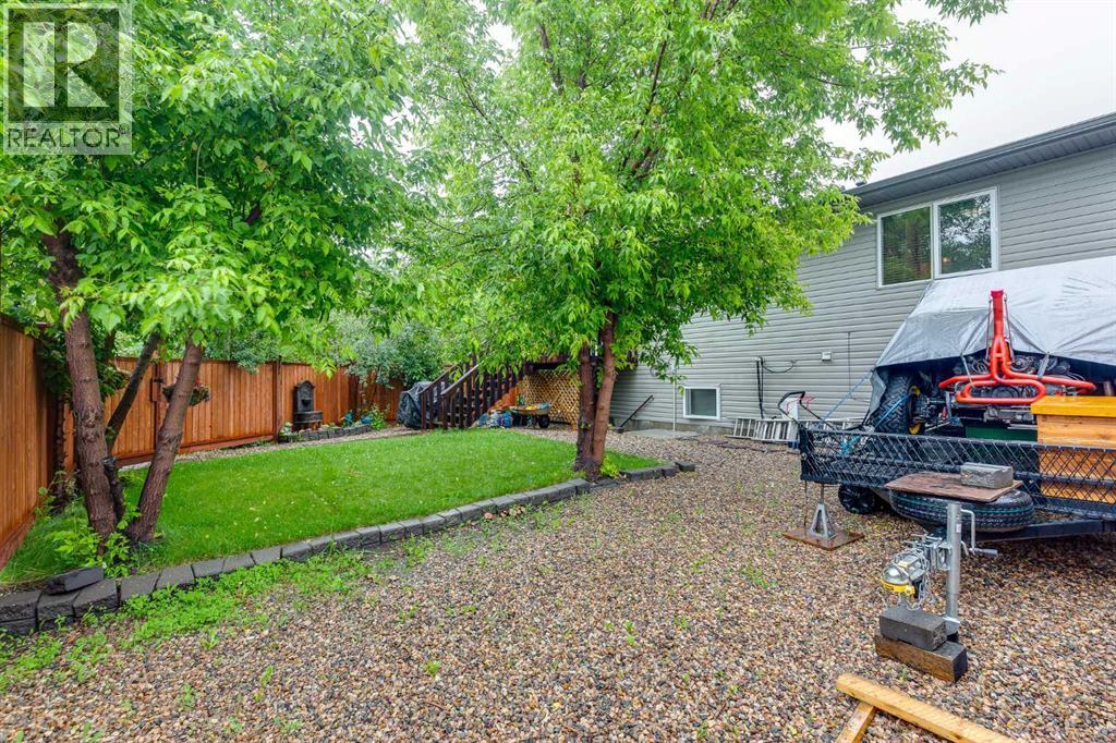 5902- 52 Avenue - 5