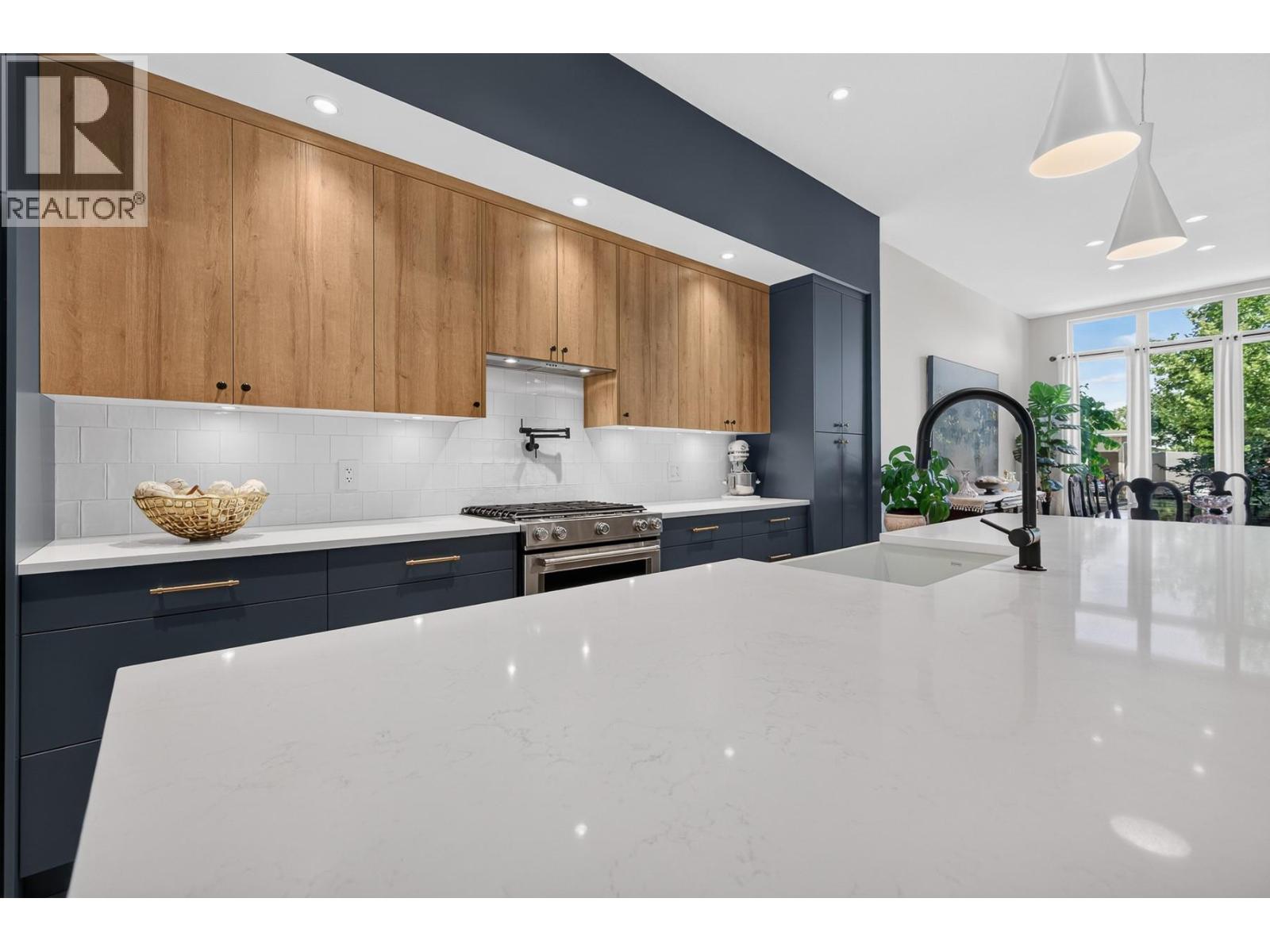 803 Francis Avenue - 14