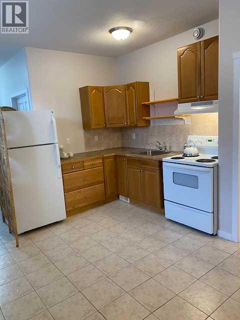 5902- 52 Avenue - 35