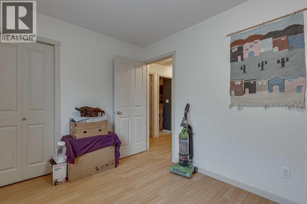 5902- 52 Avenue - 18