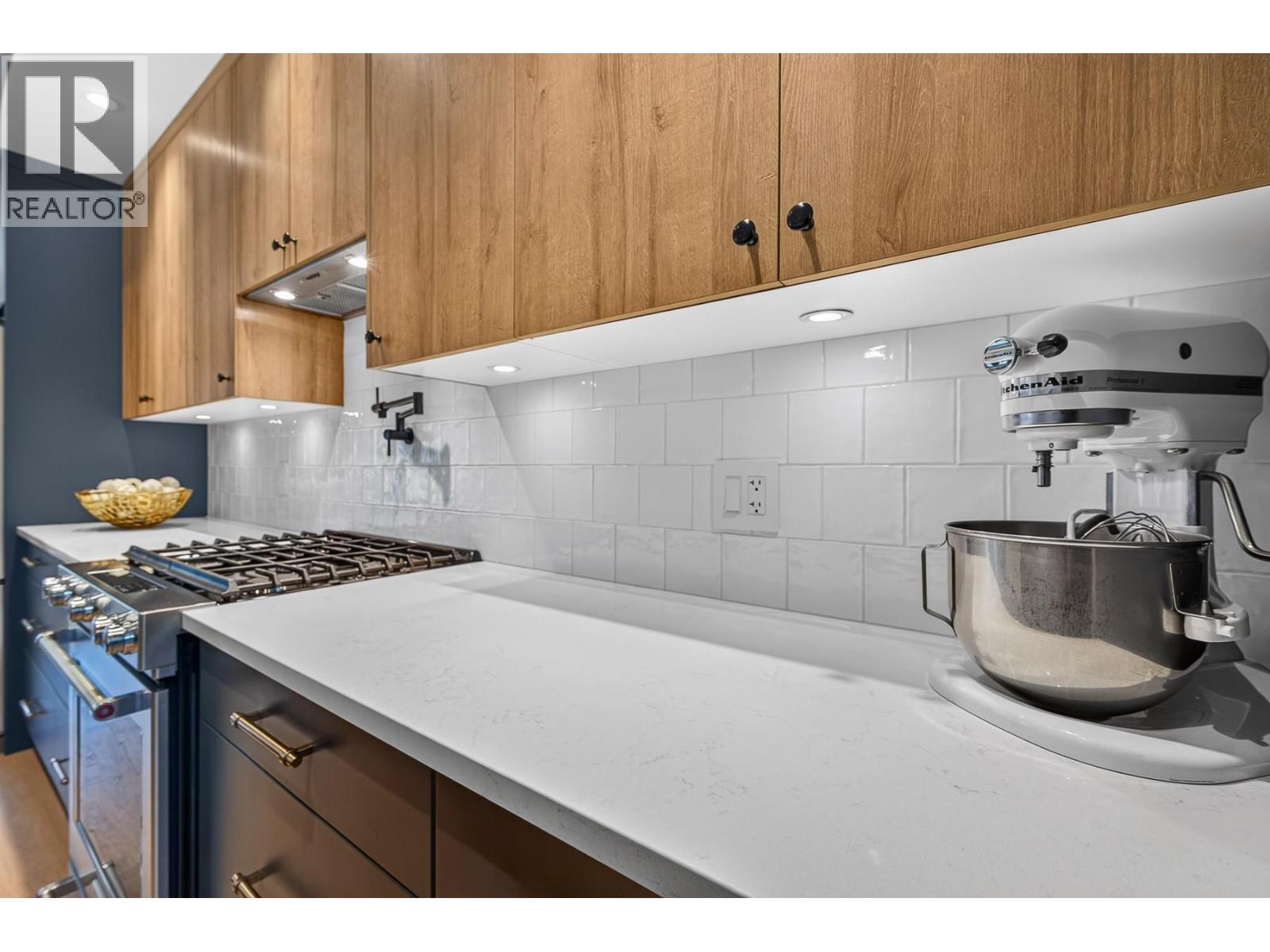 803 Francis Avenue - 18