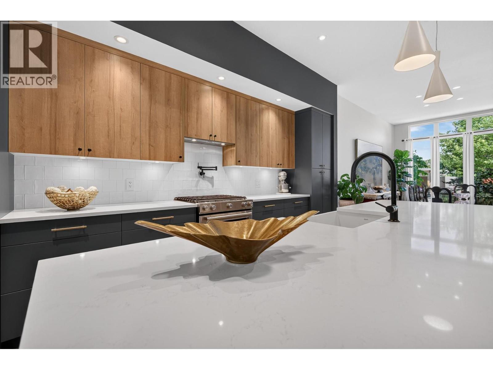 803 Francis Avenue - 13