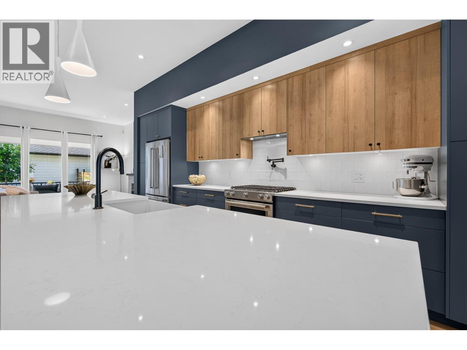 803 Francis Avenue - 12
