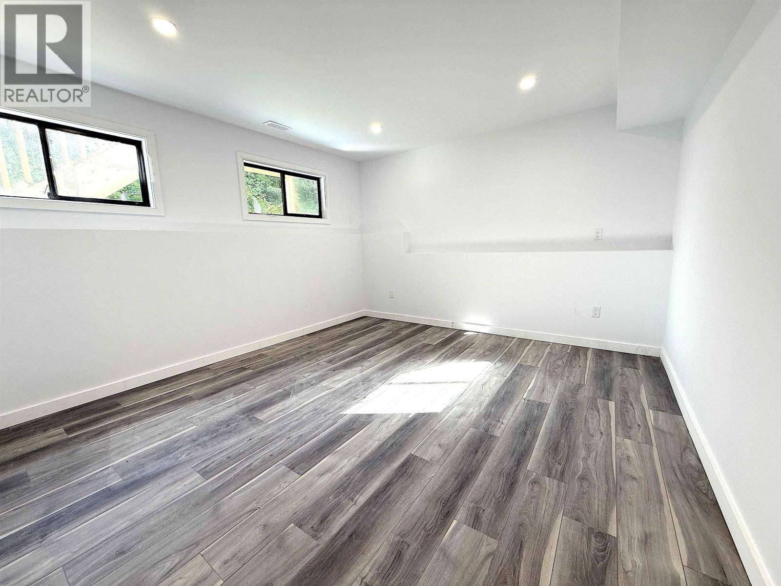1012 E 10TH AVENUE - 16