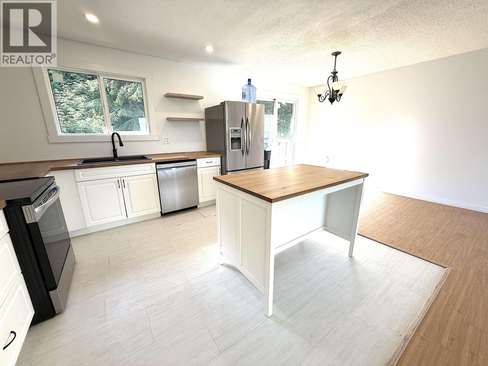 1012 E 10TH AVENUE - 6