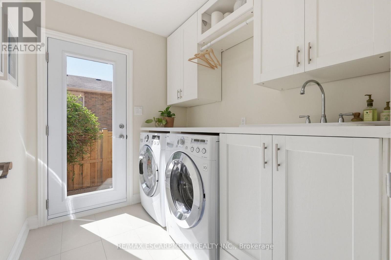463 GOWLAND CRESCENT - 17
