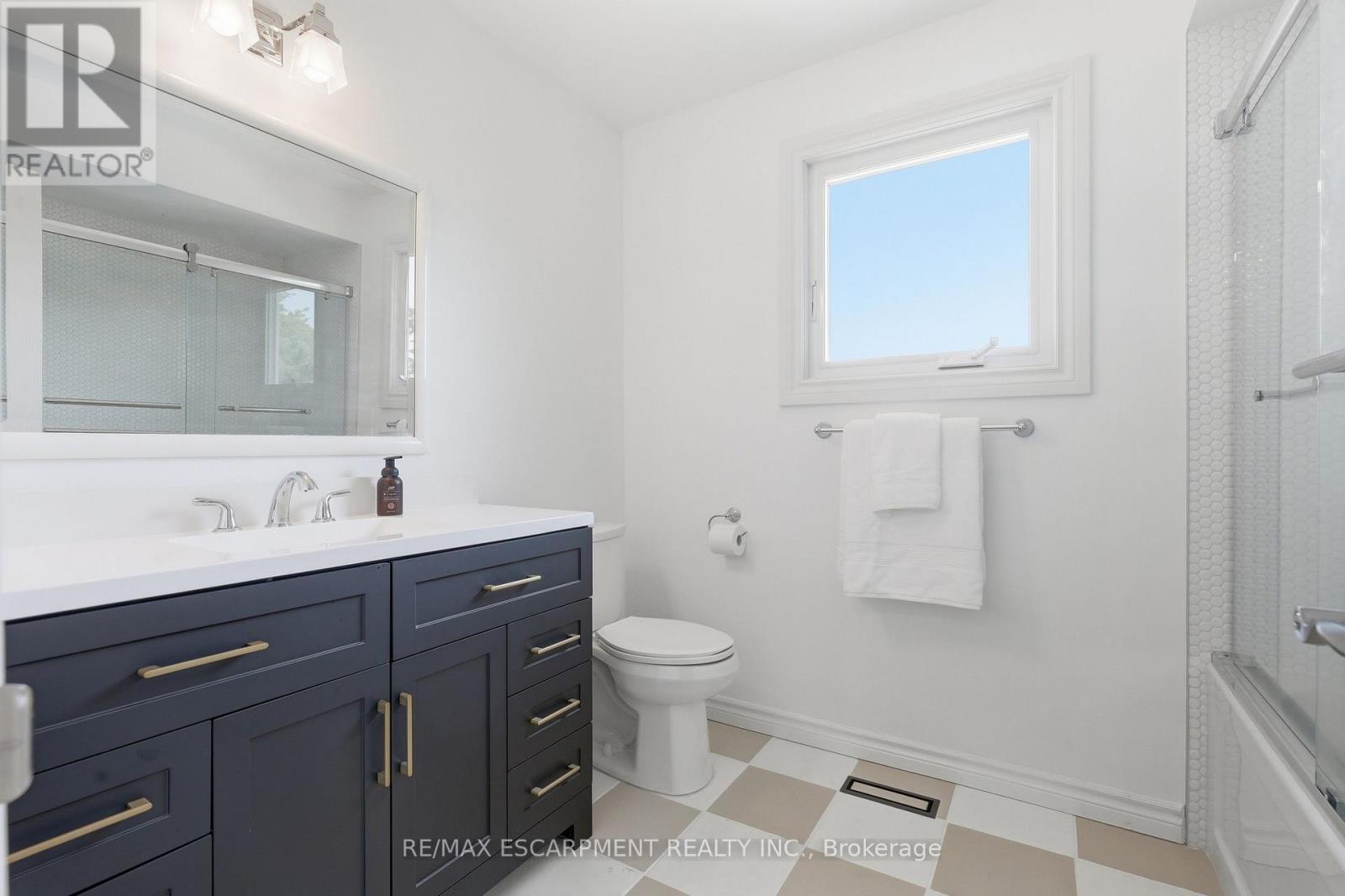 463 GOWLAND CRESCENT - 27