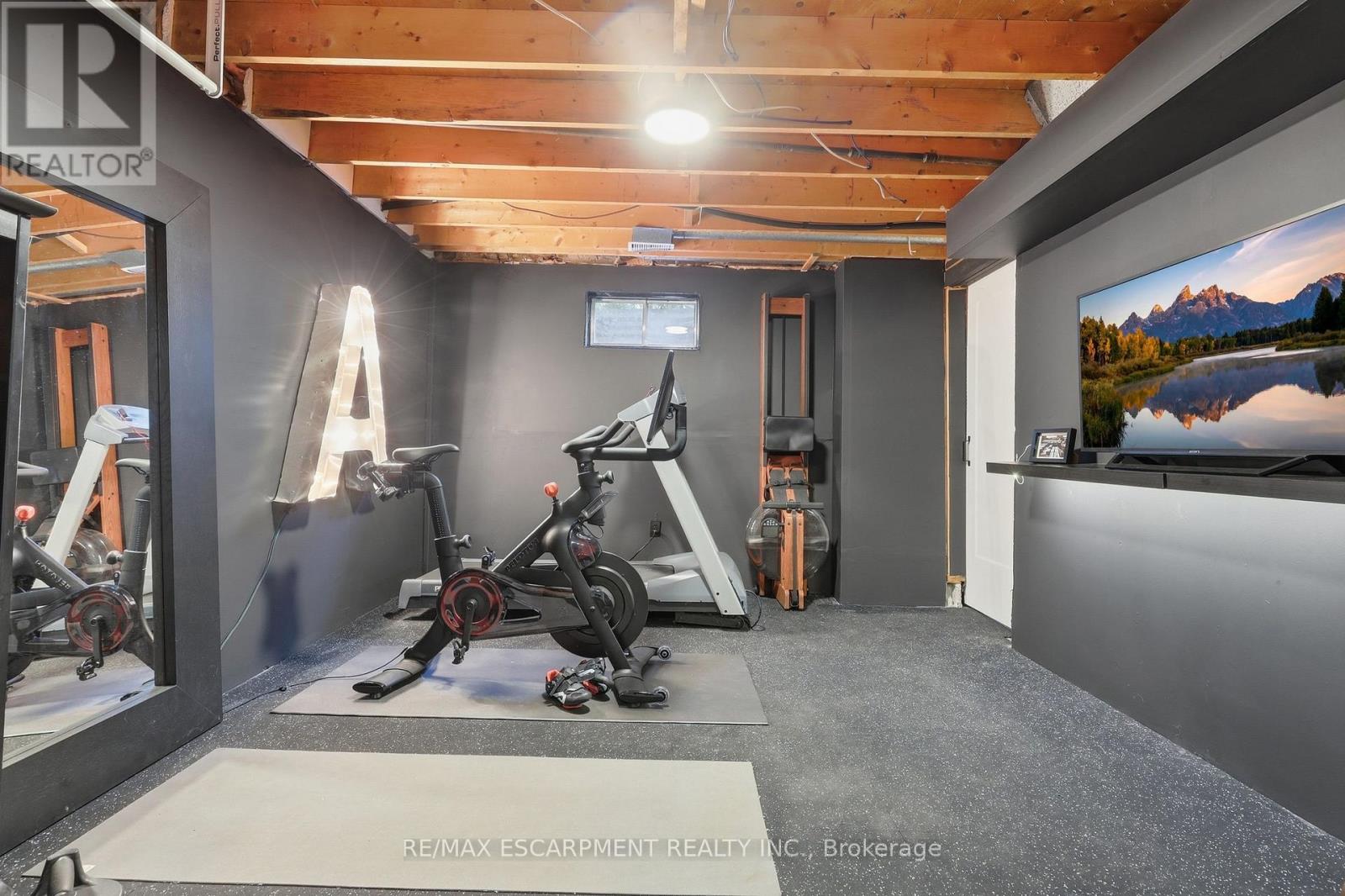 463 GOWLAND CRESCENT - 31
