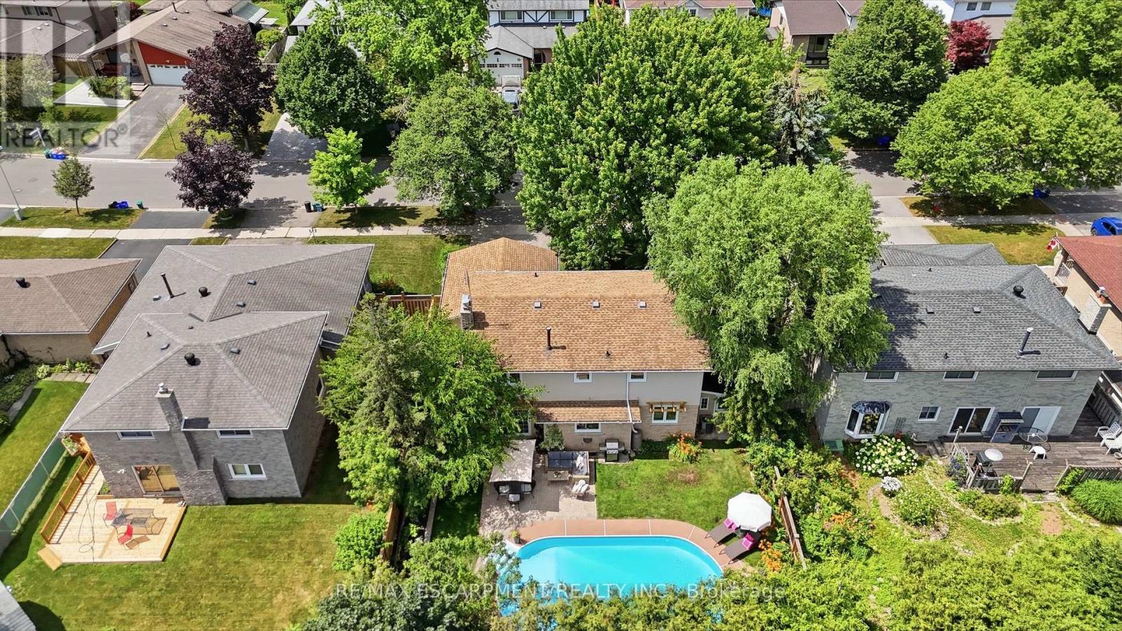 463 GOWLAND CRESCENT - 32