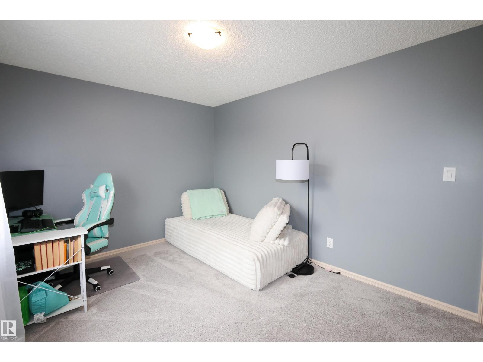 10302 98 ST - 18