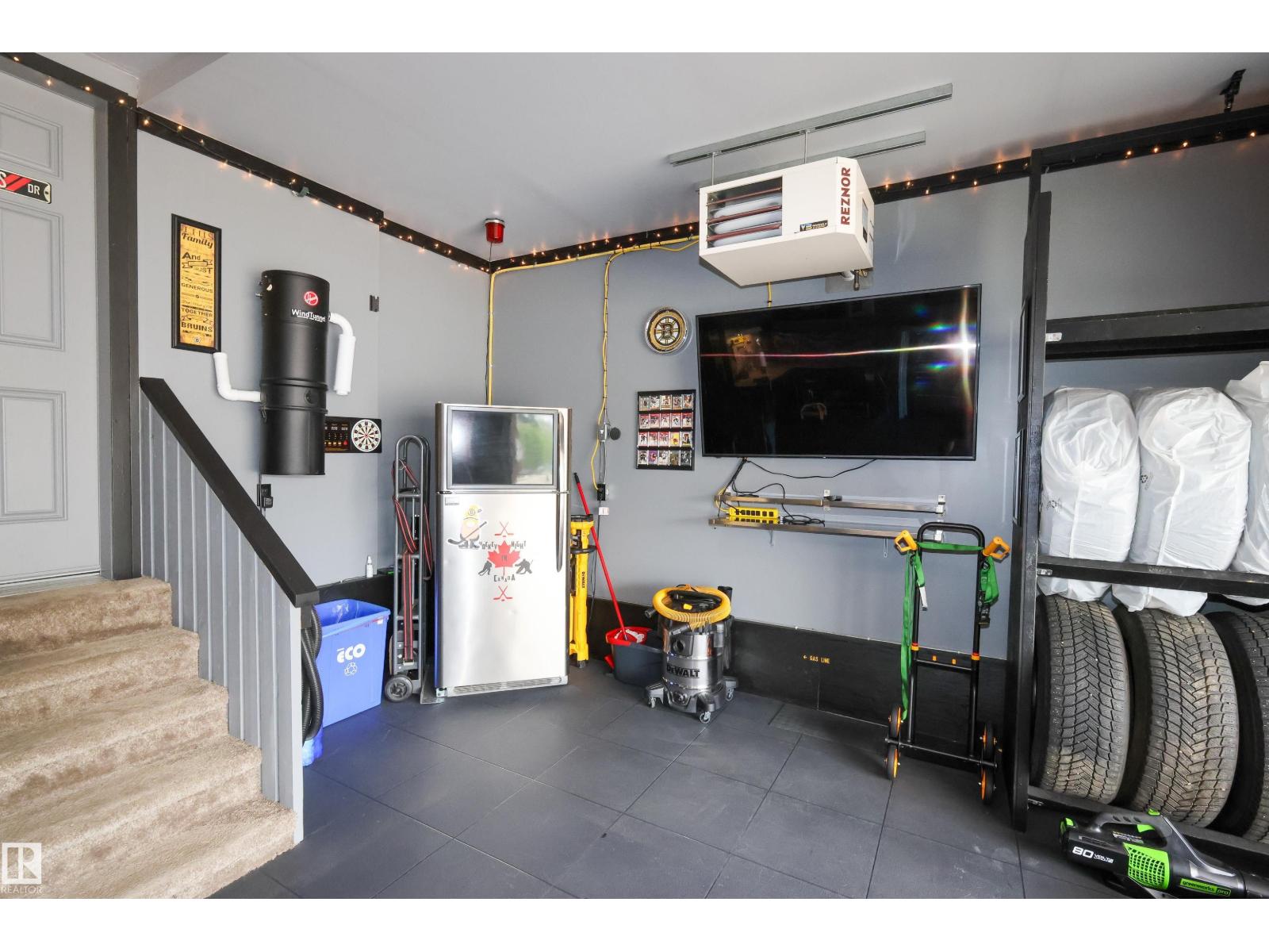 10302 98 ST - 38