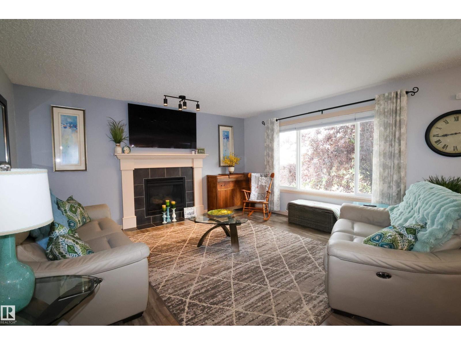 10302 98 ST - 4