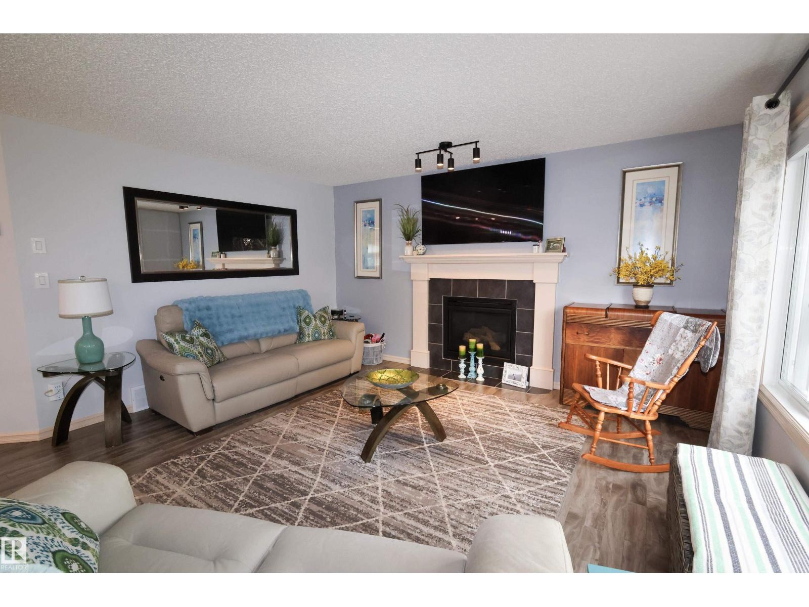 10302 98 ST - 5