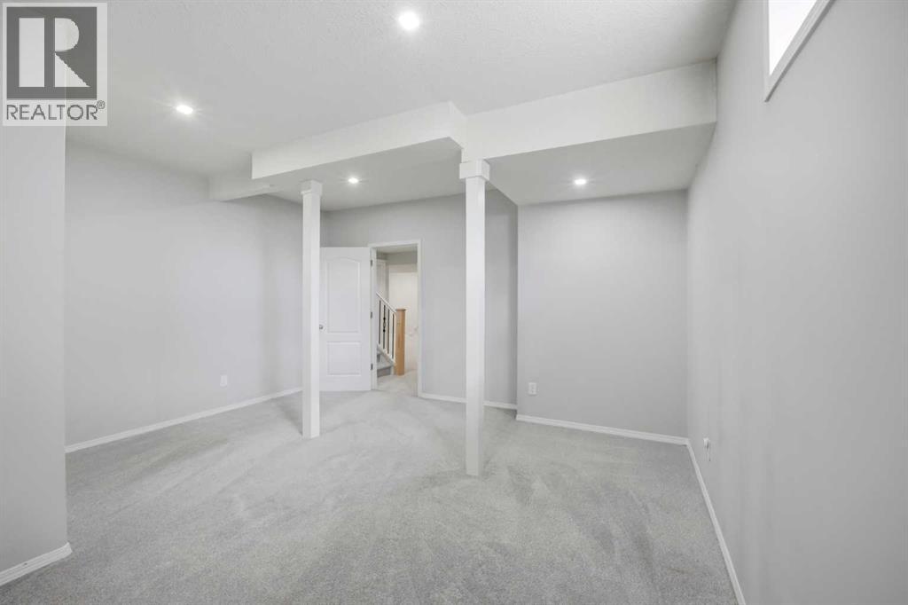 1433 Strathcona Drive SW - 40