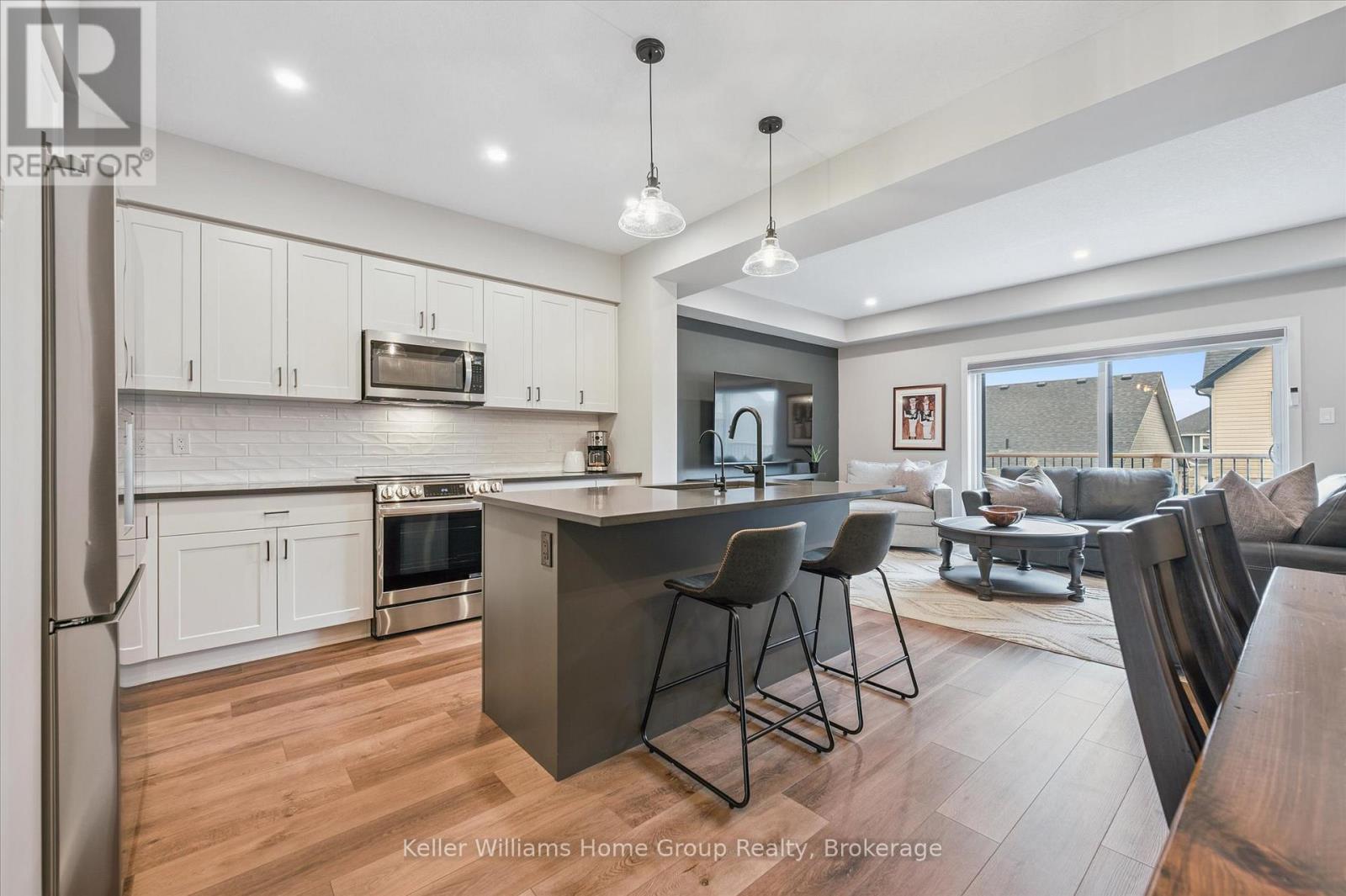 27 HEDLEY LANE - 2