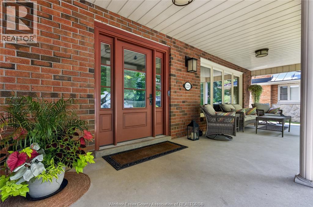 220 EASTLAWN - 3