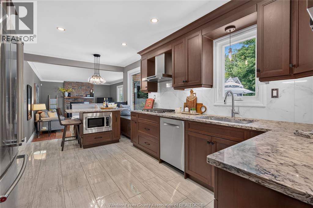 220 EASTLAWN - 13