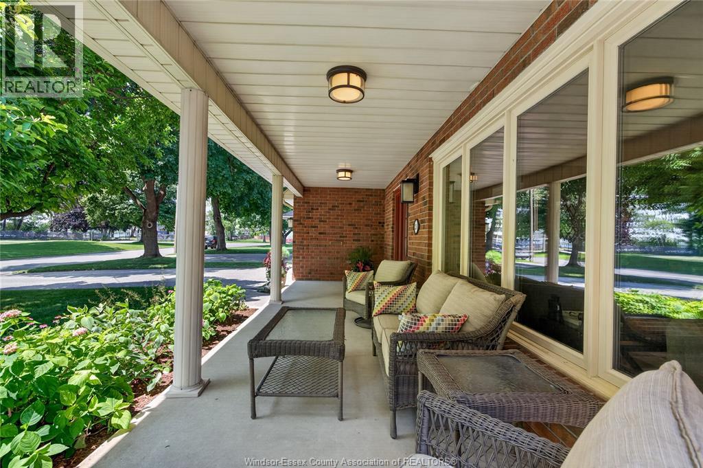 220 EASTLAWN - 4