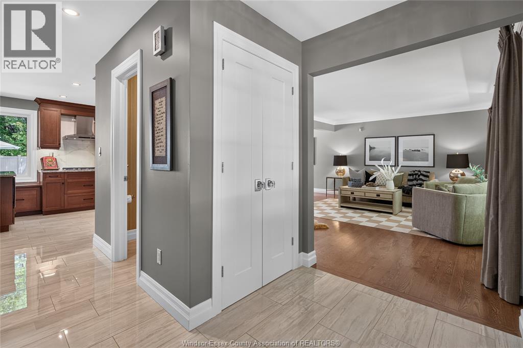 220 EASTLAWN - 23