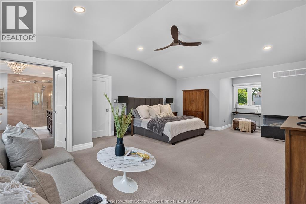 220 EASTLAWN - 25