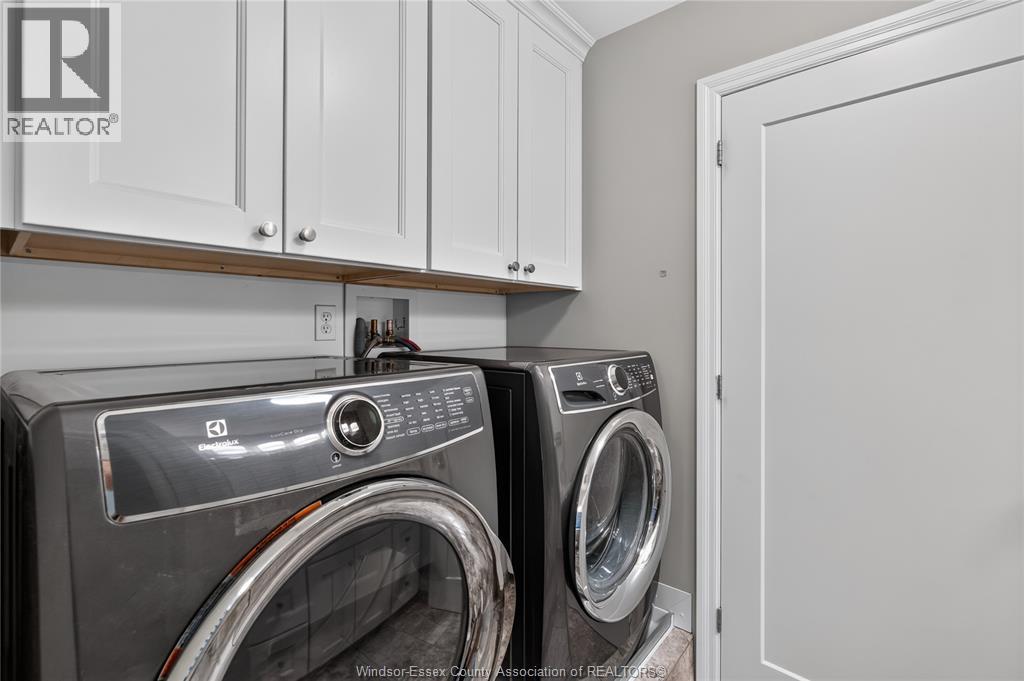 220 EASTLAWN - 32