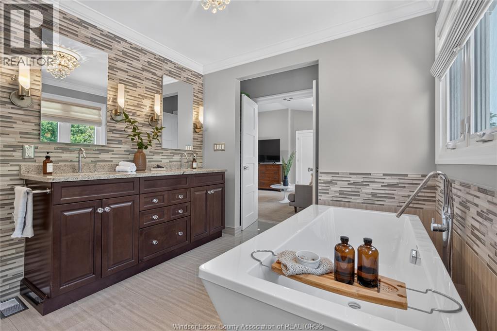 220 EASTLAWN - 30