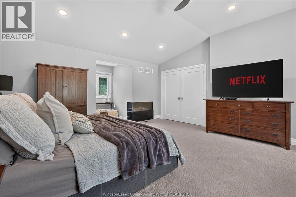 220 EASTLAWN - 26