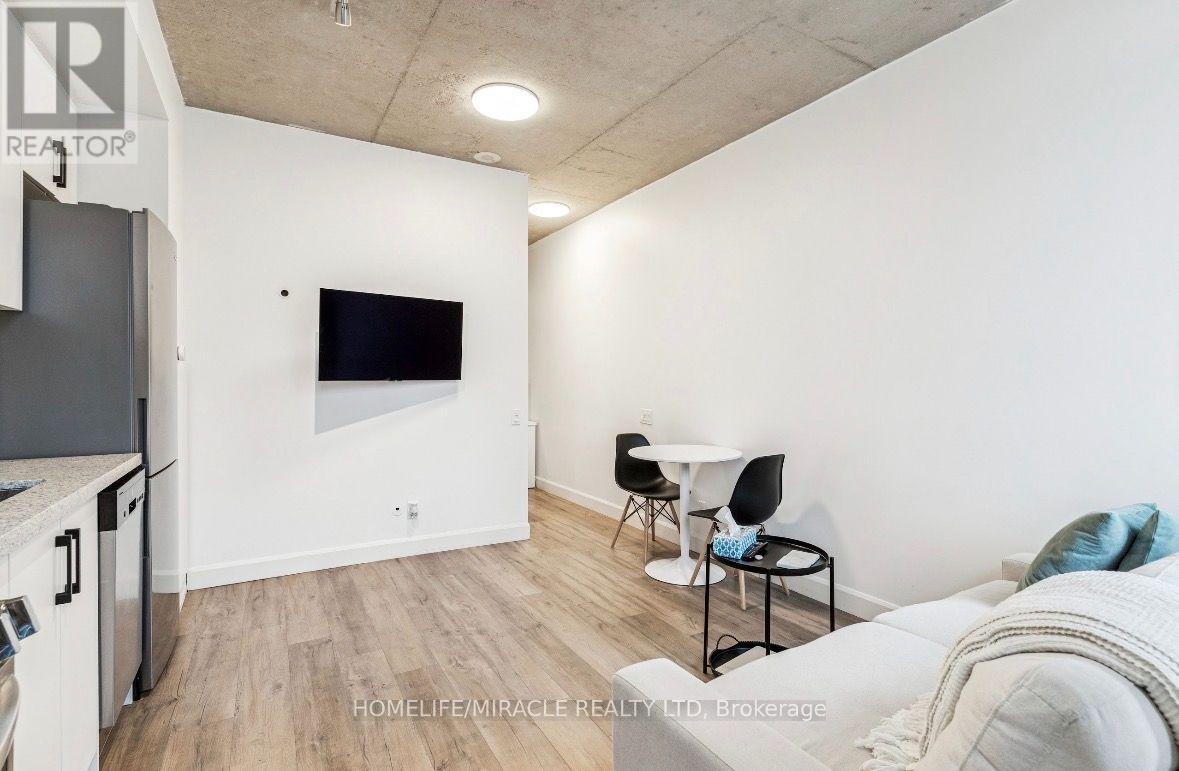#207 318 KING STREET E - 15