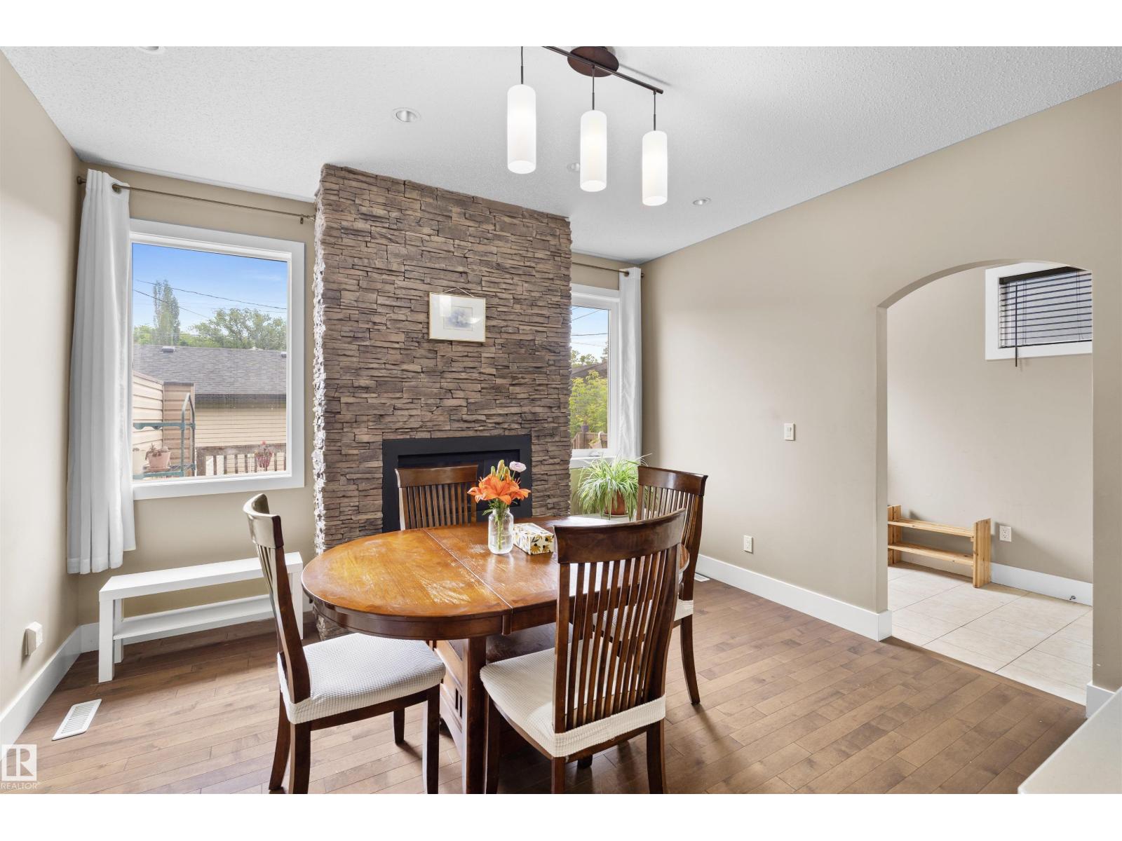 11719 127 ST NW - 10