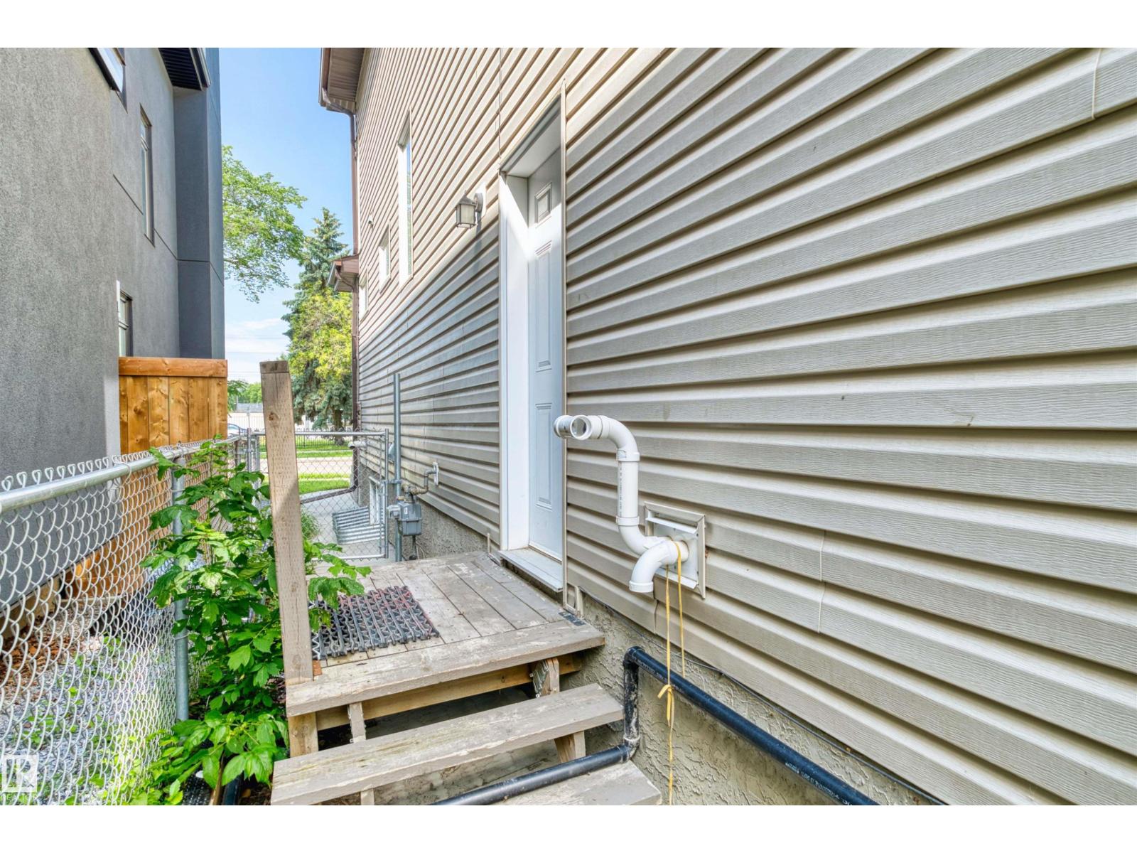 11719 127 ST NW - 28