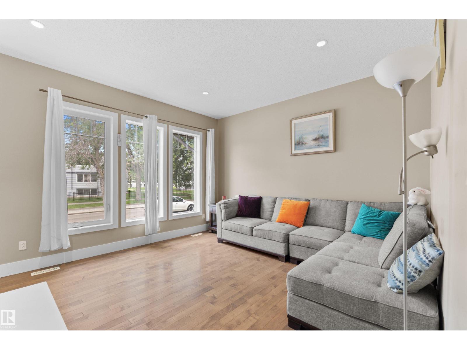 11719 127 ST NW - 3