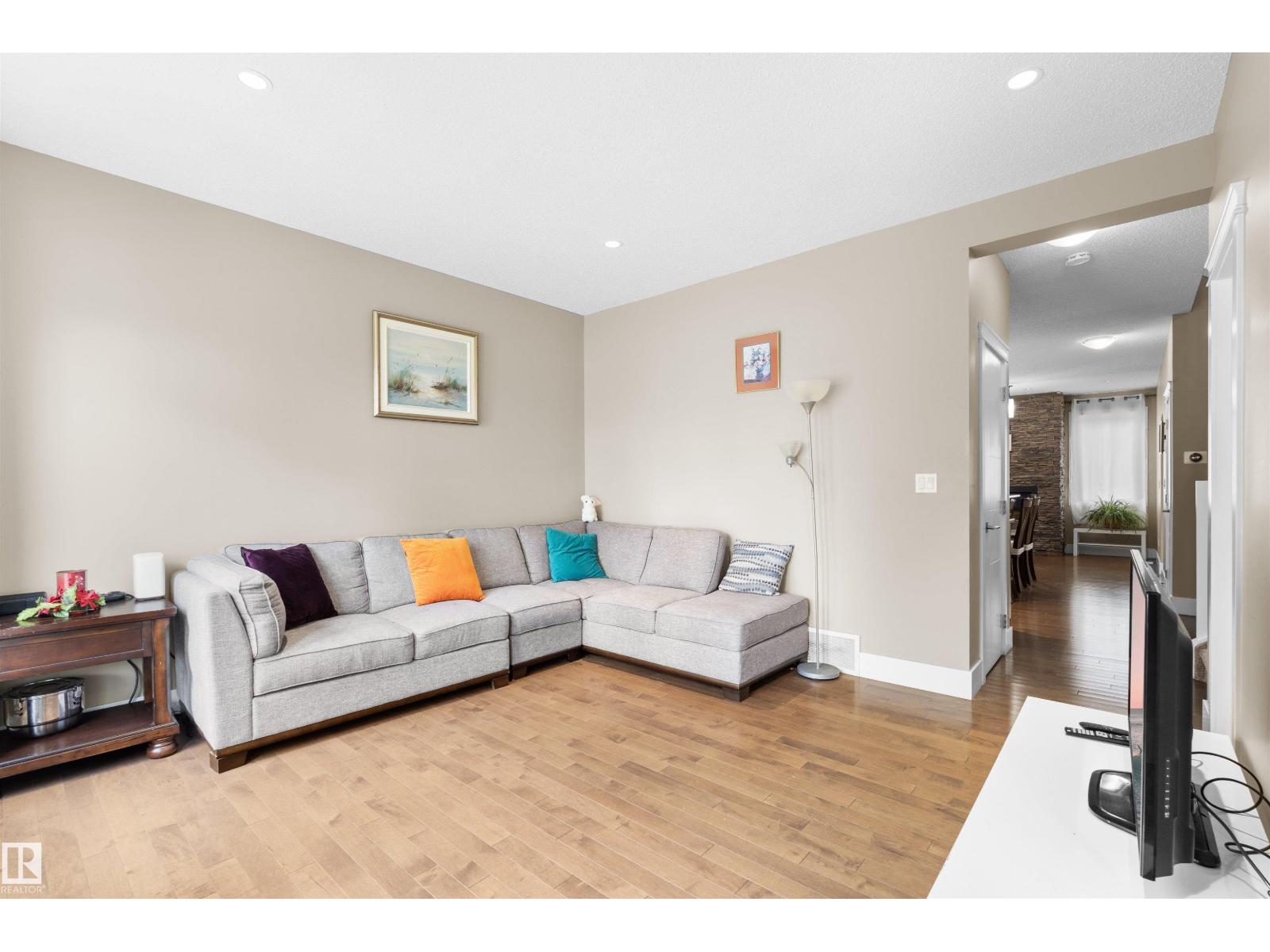 11719 127 ST NW - 4