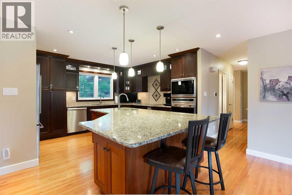 5028 Vanstone Crescent NW - 5