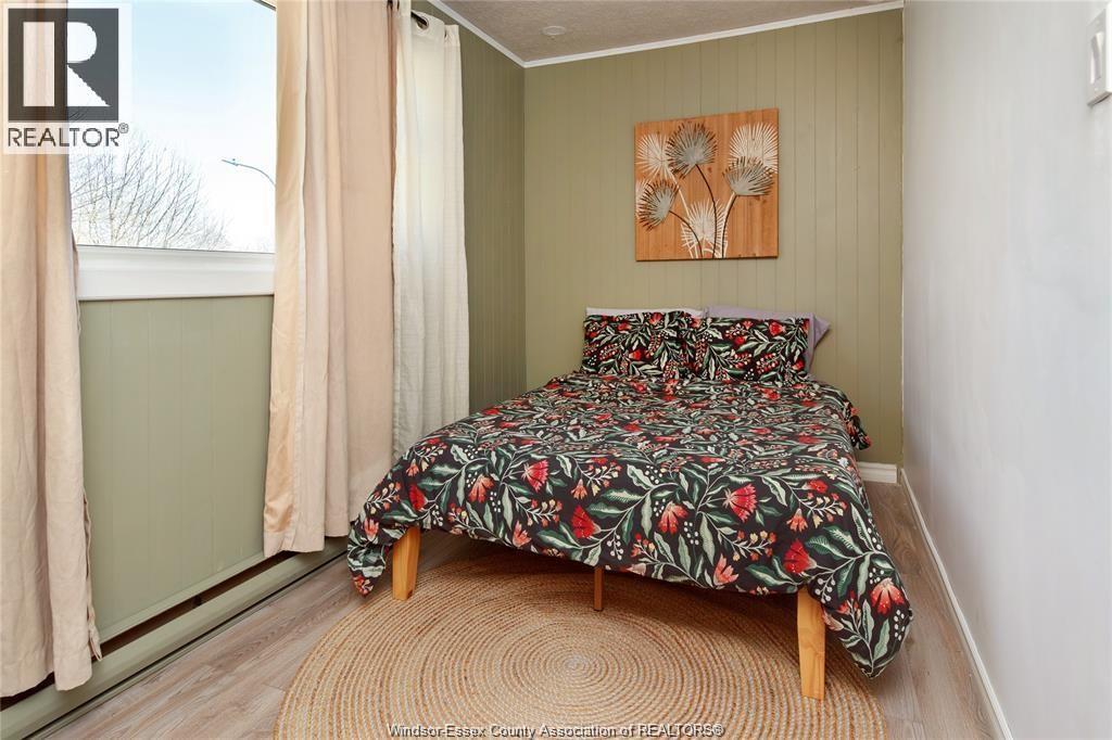 22 UNIVERSITY DRIVE - 20