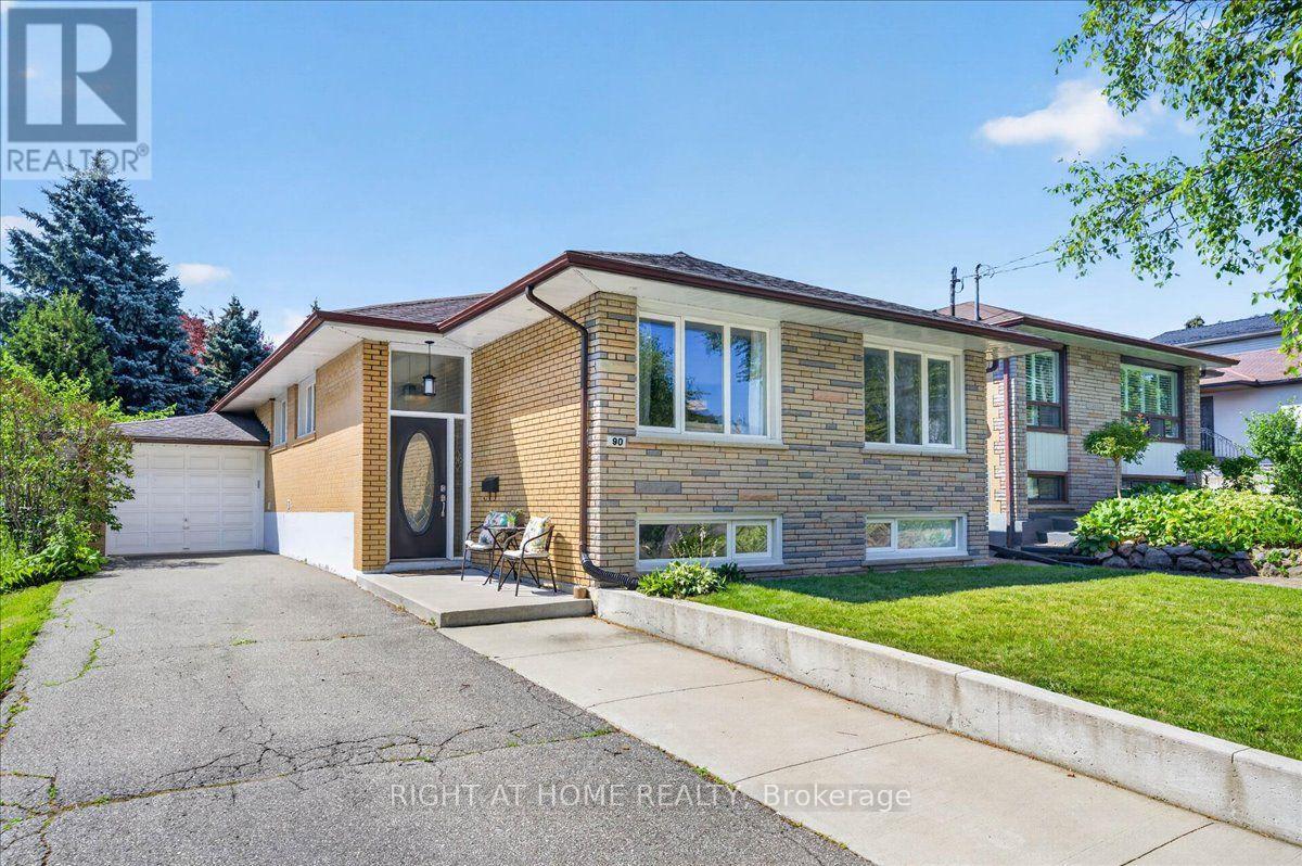 Photo of 90 Renault Crescent
