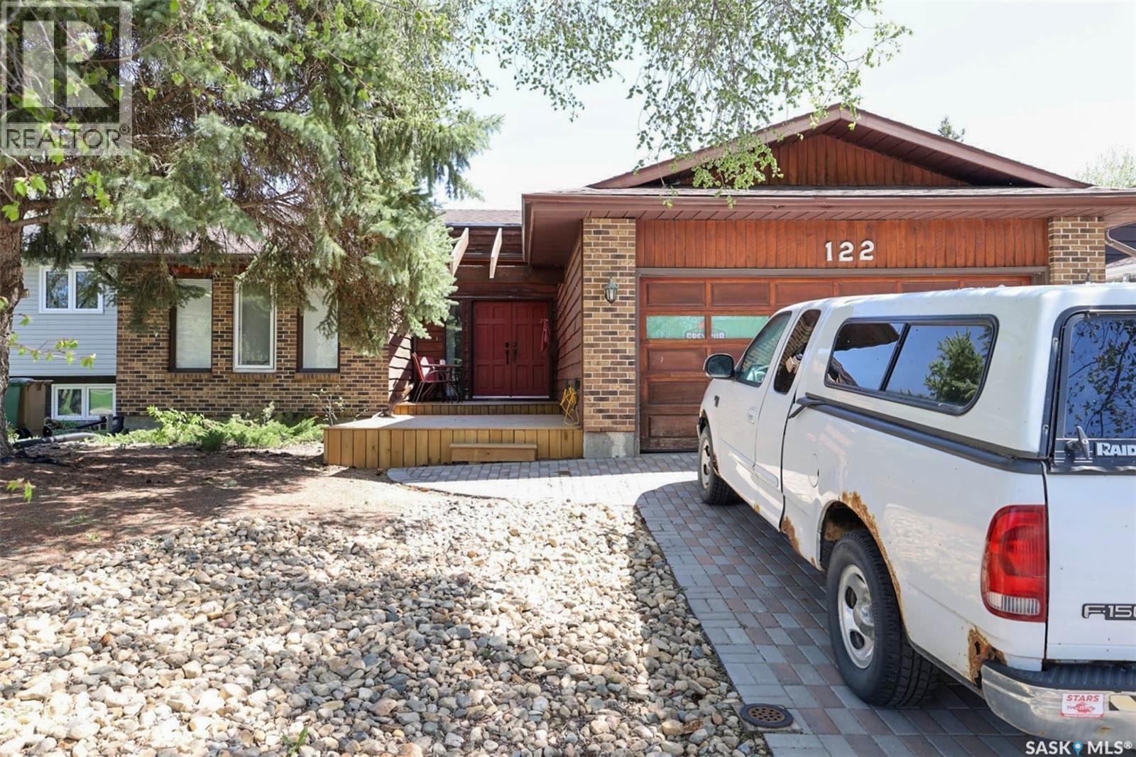 122 Edenwold CRESCENT - 1