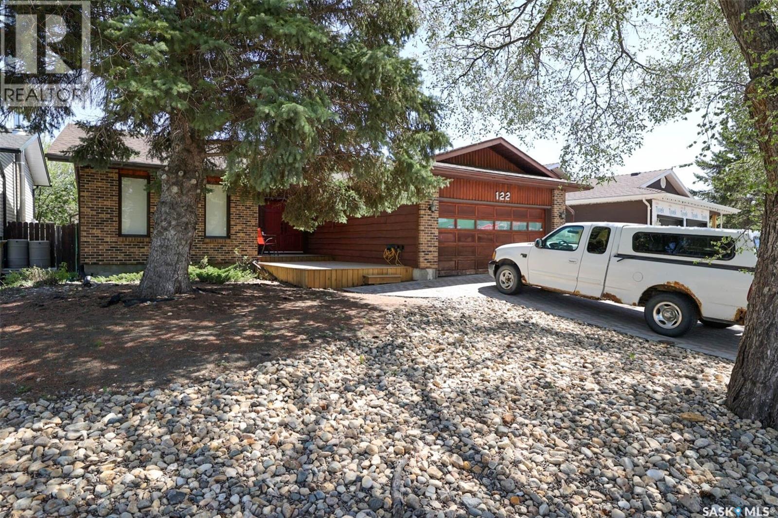 122 Edenwold CRESCENT - 2