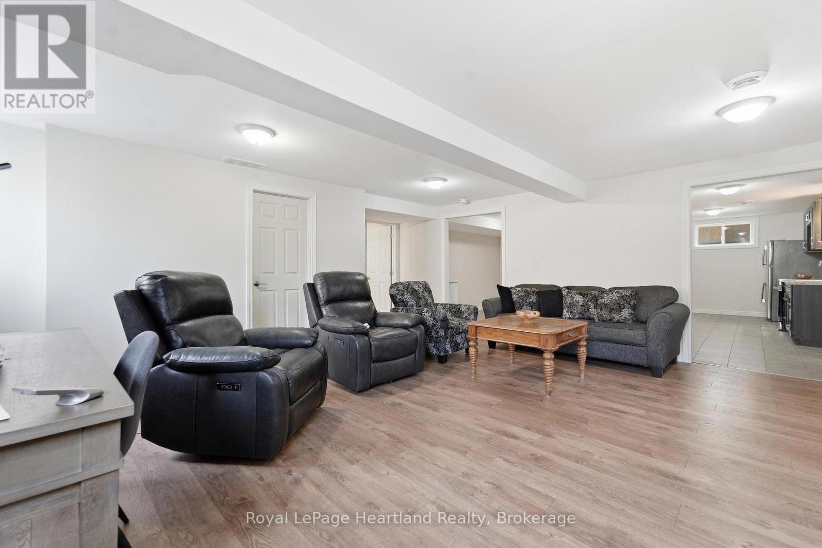 62 VICTORIA BOULEVARD - Image 33