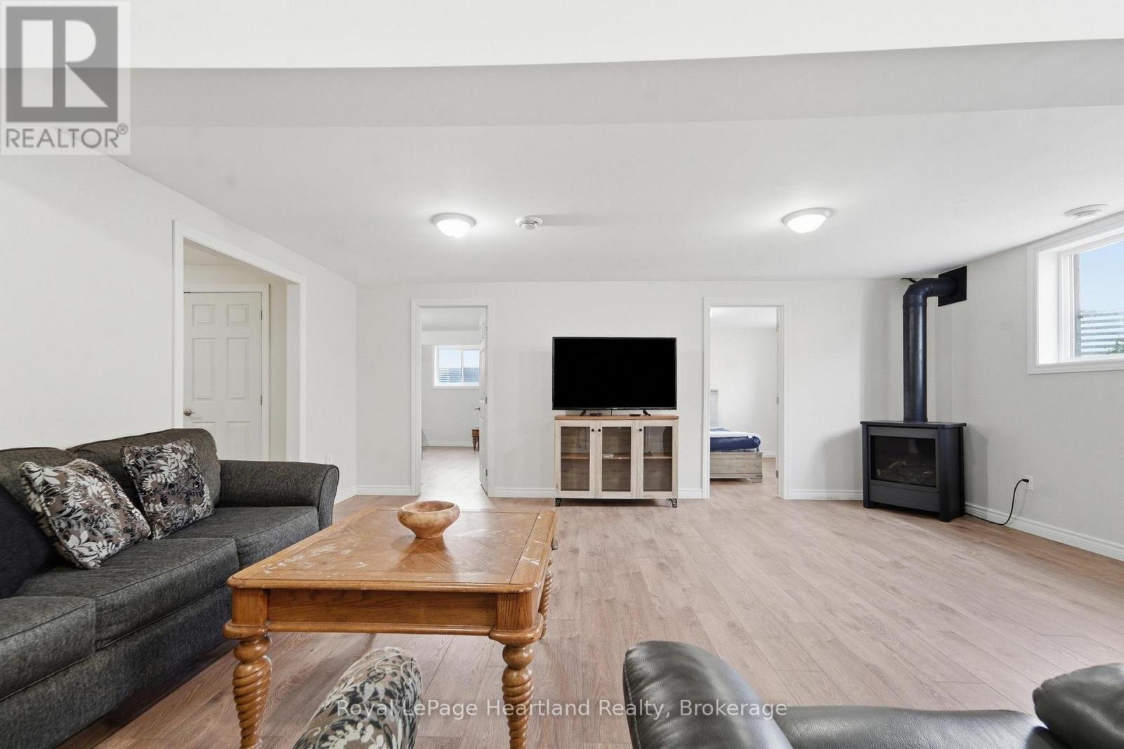 62 VICTORIA BOULEVARD - Image 34