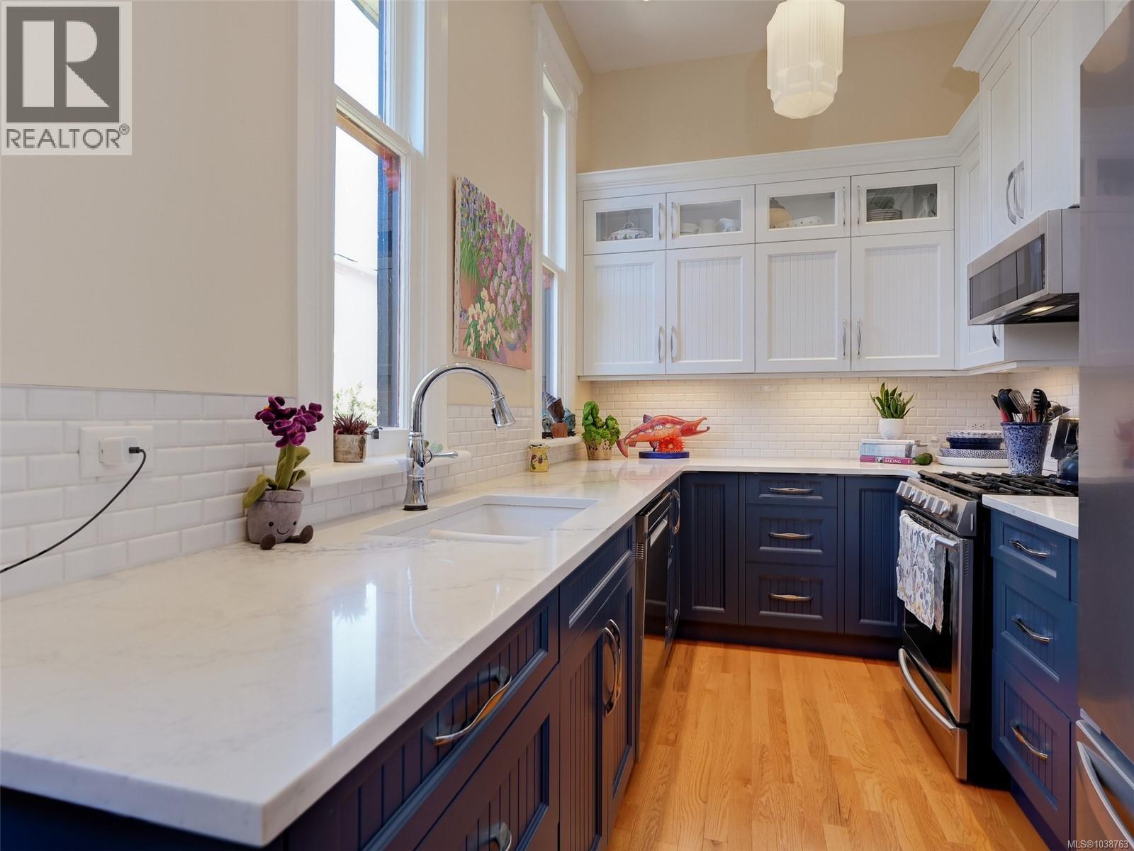 #2 224 Superior St - 8