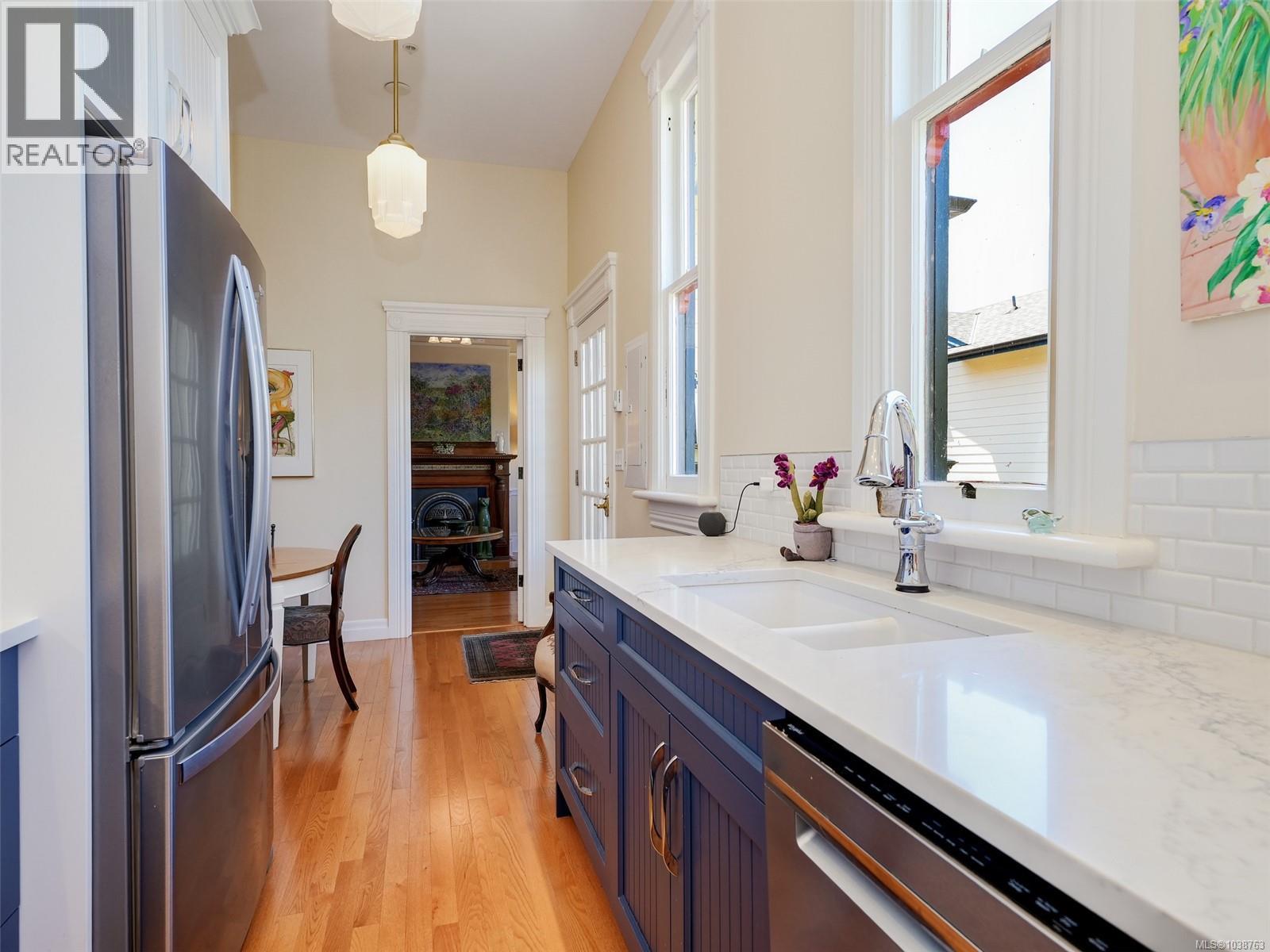 #2 224 Superior St - 9