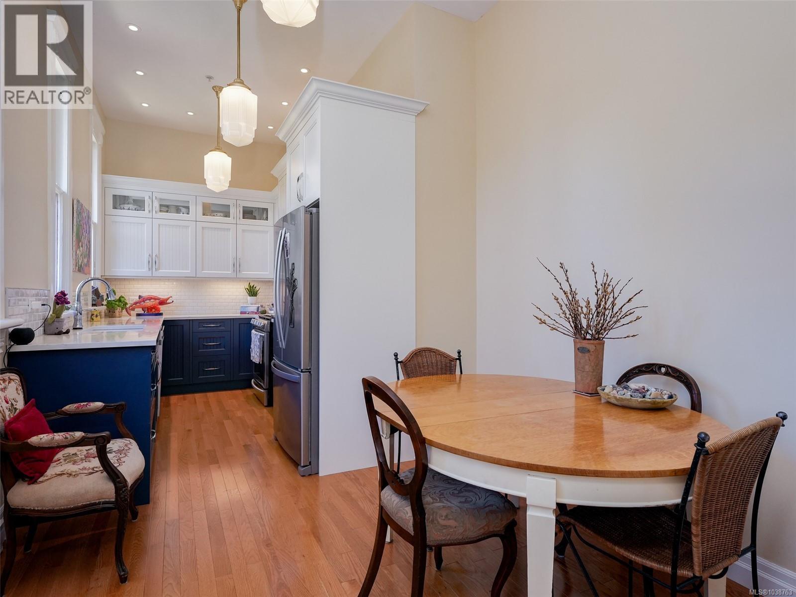 #2 224 Superior St - 6