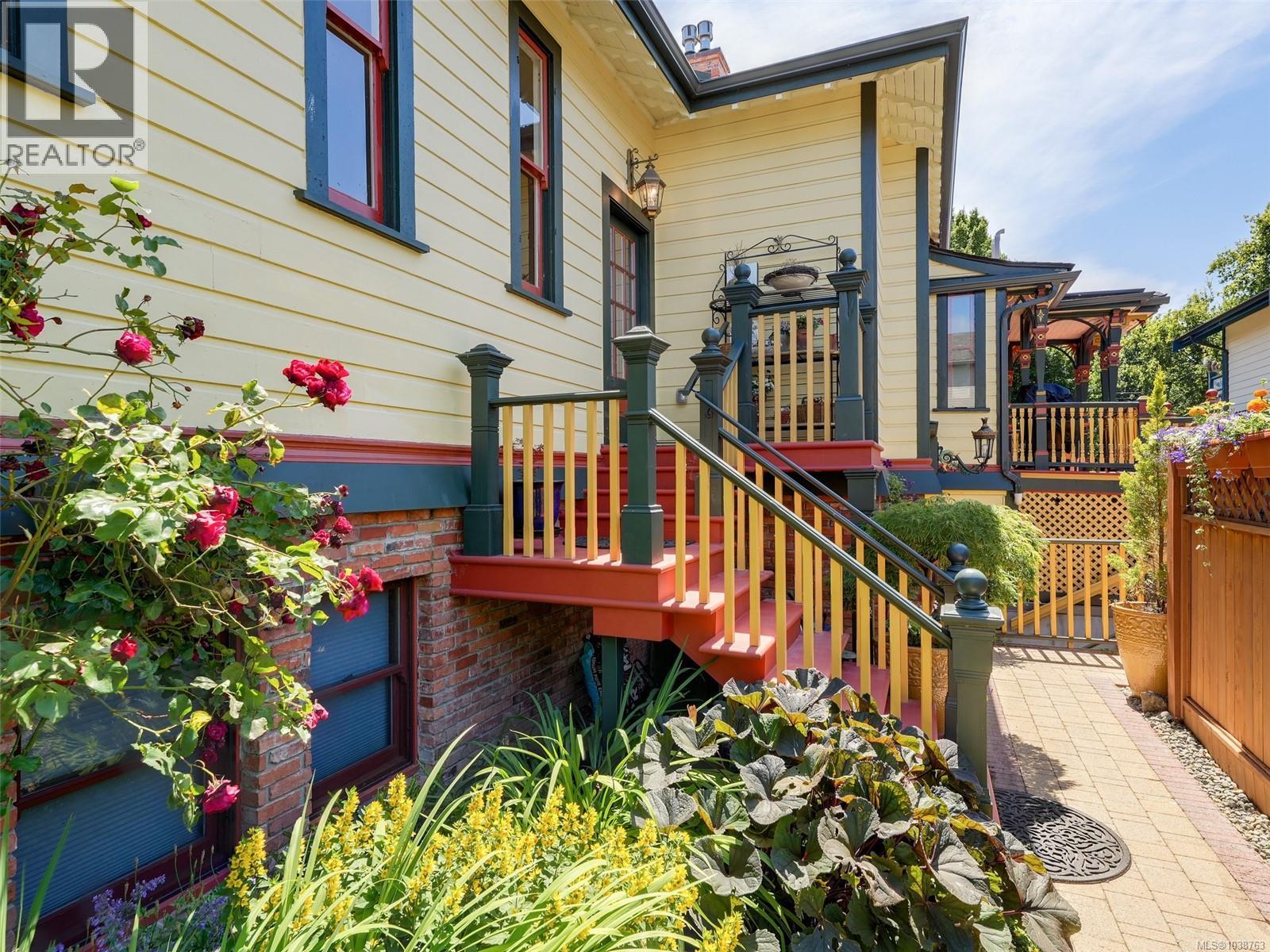 #2 224 Superior St - 1