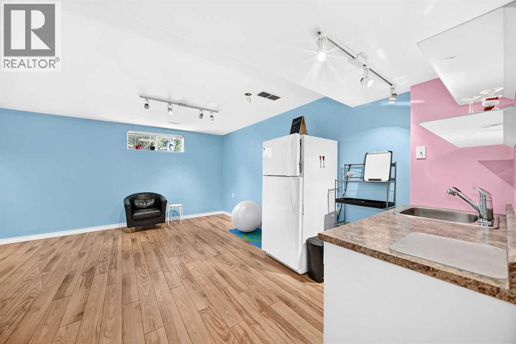 220 Shawbrooke Manor SW - 40
