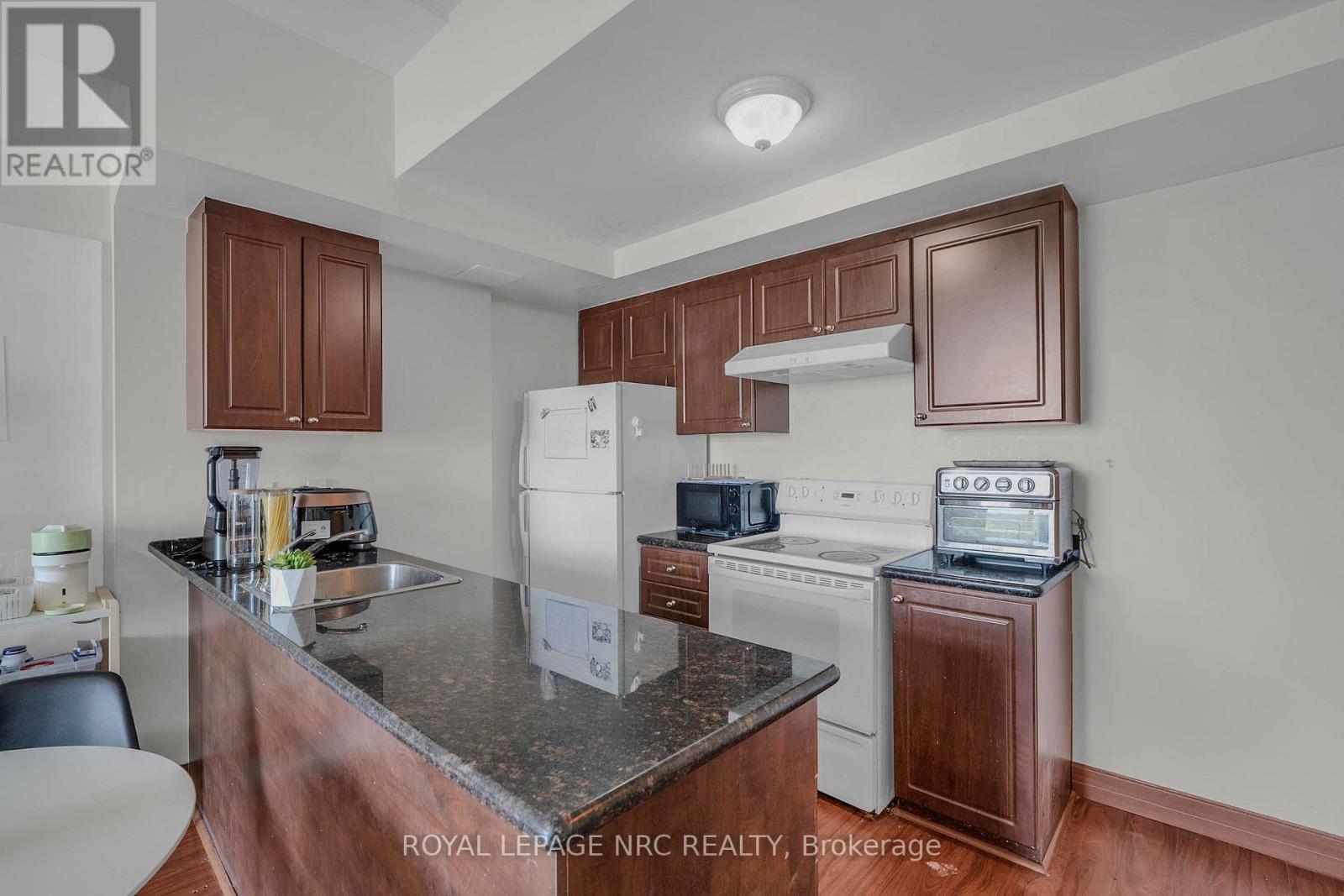 #PH 6 15 MAPLEWOOD AVENUE - 13