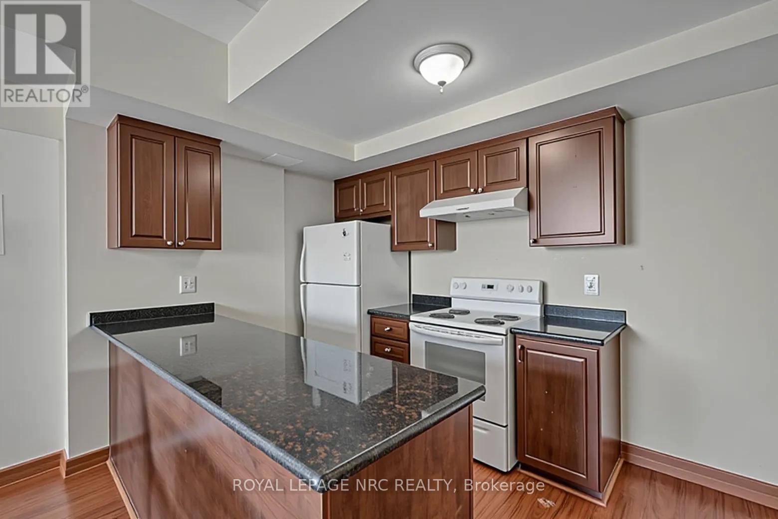 #PH 6 15 MAPLEWOOD AVENUE - 14