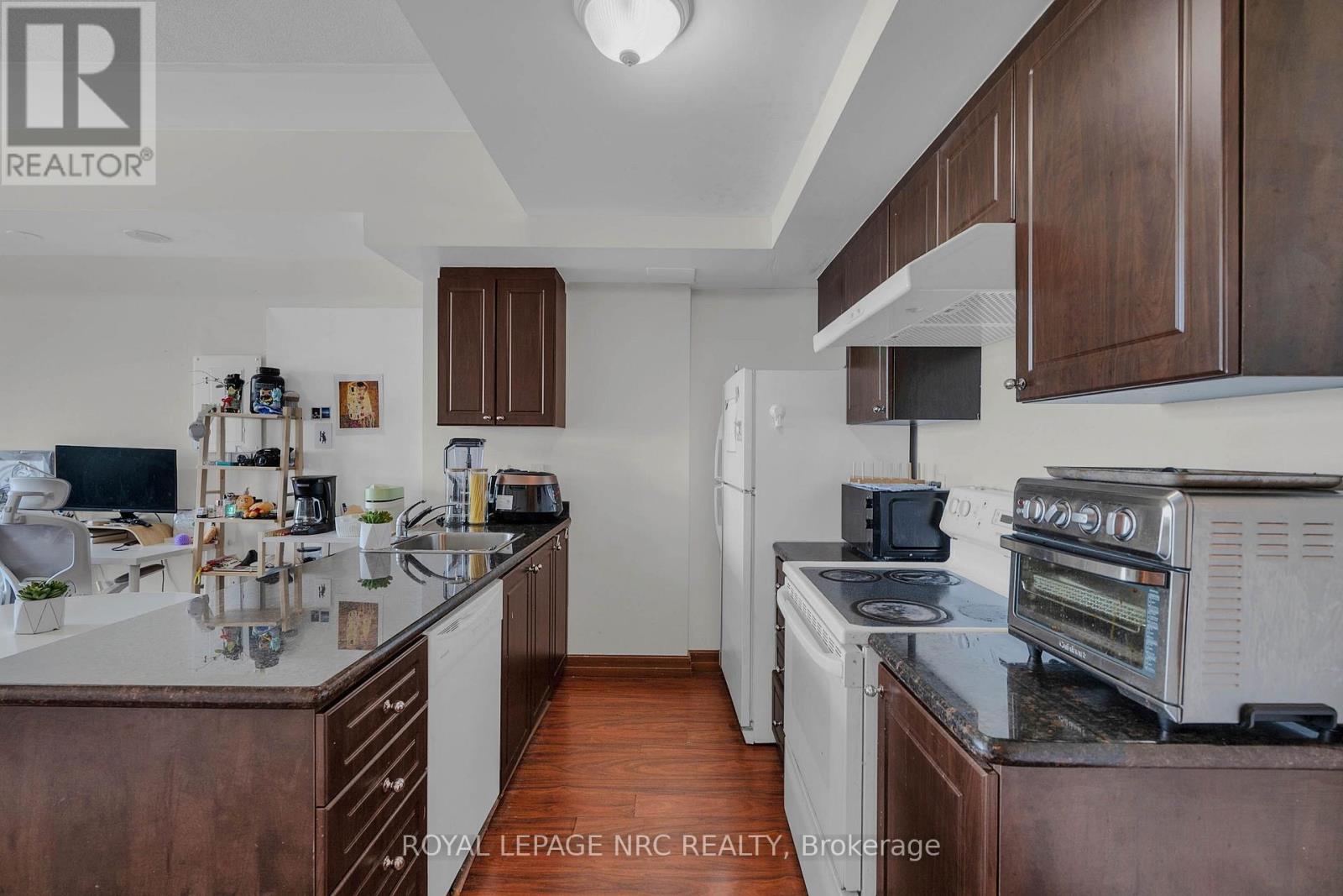 #PH 6 15 MAPLEWOOD AVENUE - 16