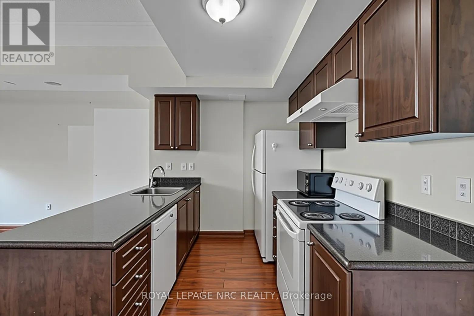 #PH 6 15 MAPLEWOOD AVENUE - 17