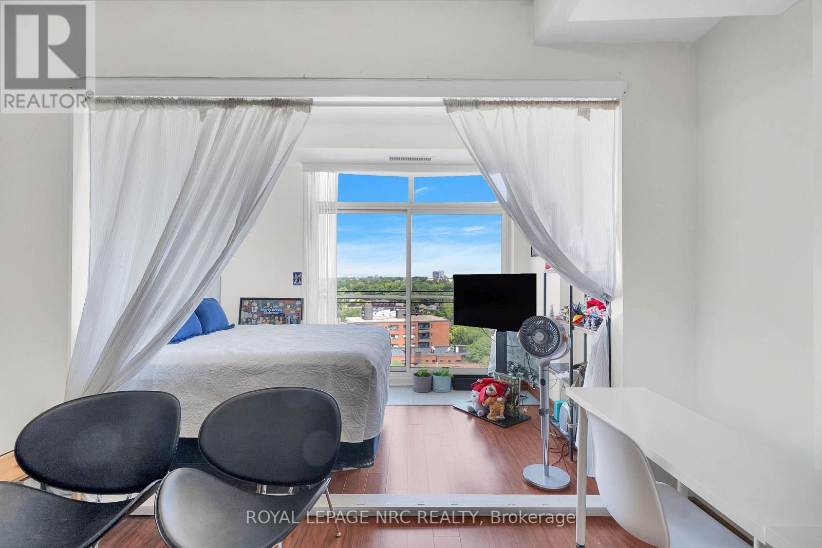 #PH 6 15 MAPLEWOOD AVENUE - 18