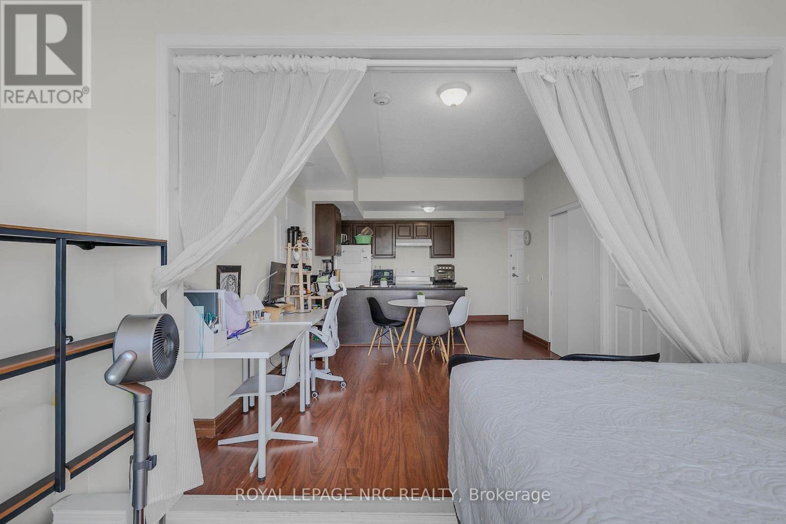 #PH 6 15 MAPLEWOOD AVENUE - 23